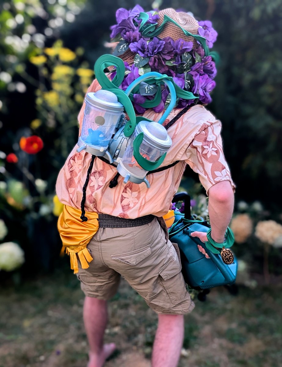 LetitiaQuint's tweet photo. Tanuki in Rockett summer skin cosplay. For the summer competition. Thank you for being my model. I had a blast making all the details of the outfit and gun. I did not use a 3D printer, everything is handmade, from the block prints on the shirt, to the medals on the necklace. https://t.co/Qw7bJqdZj4