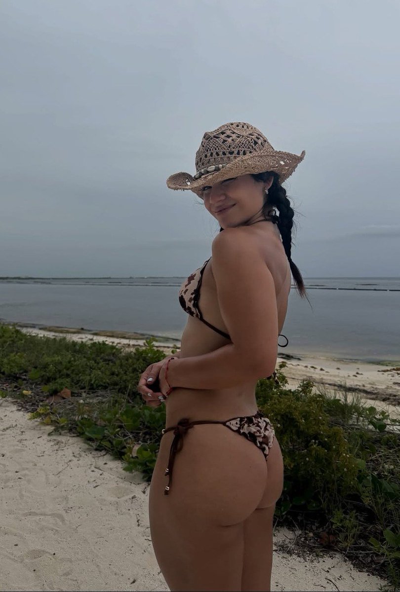 X_V2D_'s tweet photo. 👙Alana Flores👙 https://t.co/9laOy4u903