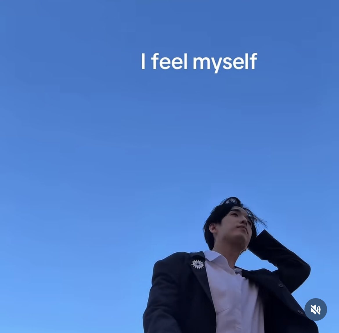Luna_eaJ's tweet photo. I feel myself 🥹❤️ https://t.co/fLlhTHtPQu