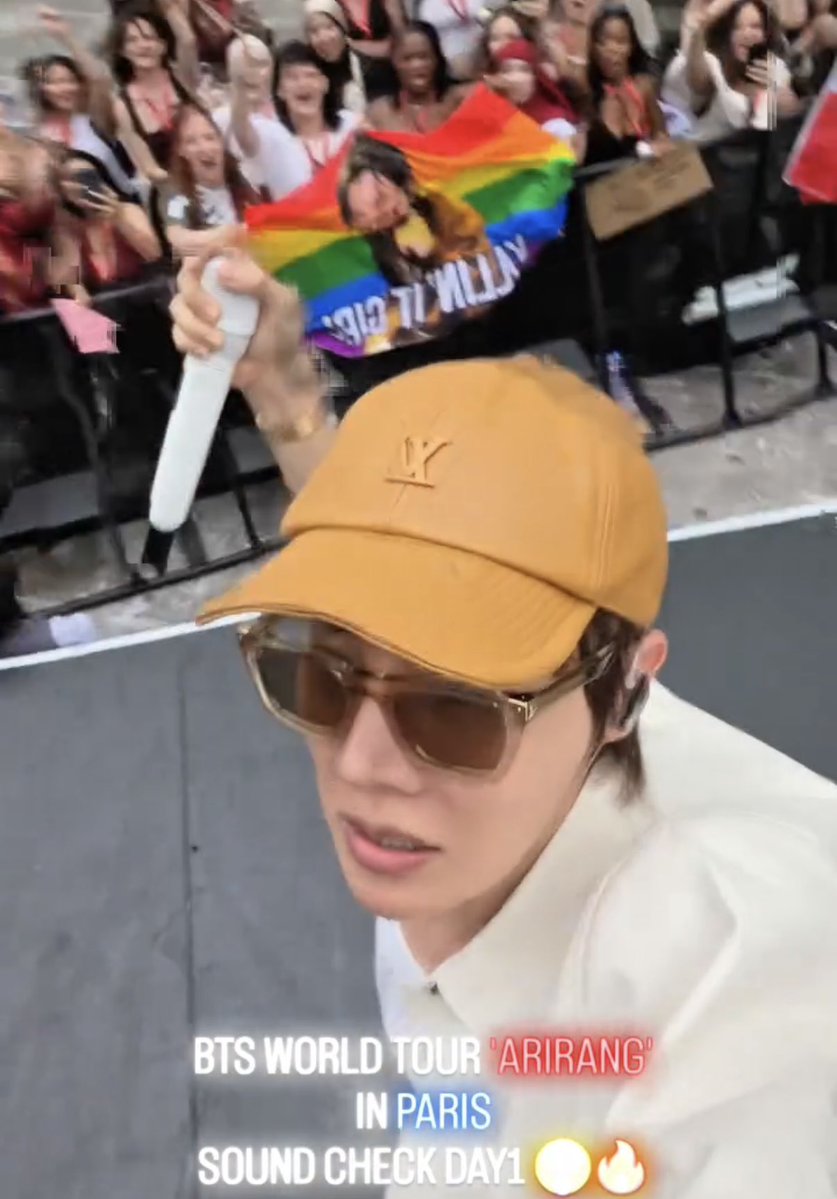 vjungist's tweet photo. he’s still rolling with the lgbt https://t.co/kSNDaeoCqB