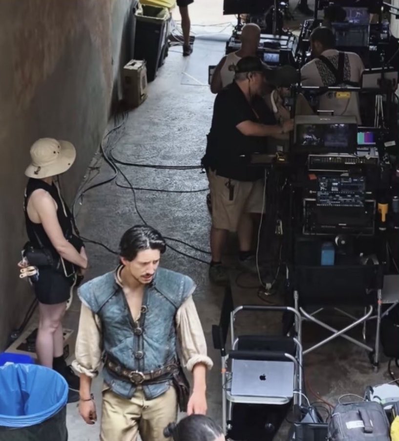 gingerfoutleyyy's tweet photo. Milo Manheim on set of the live action ‘Tangled’ film https://t.co/Zid2NX6nyK