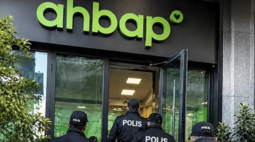 ahaber's tweet photo. Ahbap Soruşturmasında Gelişme

Gözaltına alınan derneğin kurucu üyelerinden Alper Çelik tutuklandı
- Haluk Levent ile bahis içerikli WhatsApp yazışmaları çıkmıştı
https://t.co/CdoObK4gNy https://t.co/Dh03jWeWks