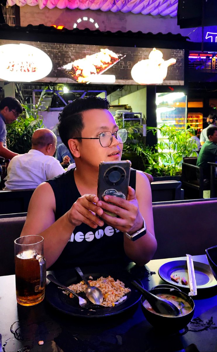 JohnnyAmon9's tweet photo. ဘားသွားပီးမကပဲ ဗလပြတာ😂😂 https://t.co/MpF8GwE0xQ