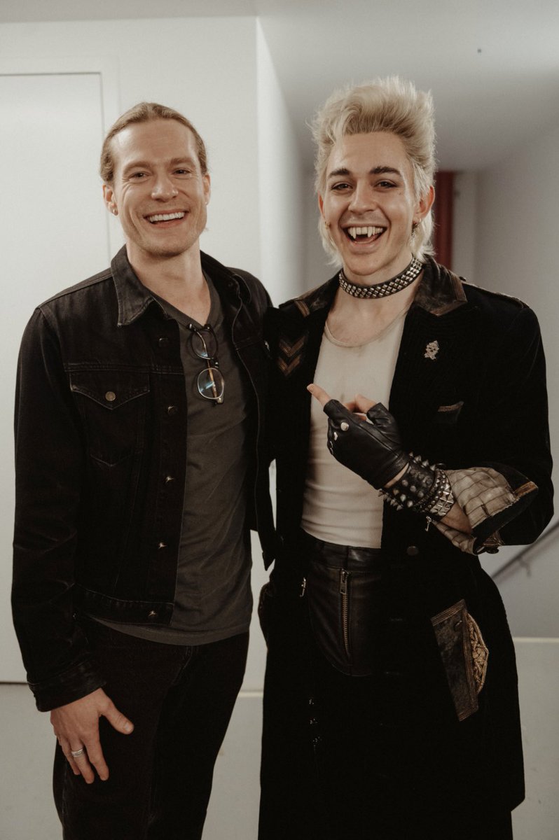 lostboysmemes's tweet photo. do you think they know they changed lives here https://t.co/pdP2qiXDWh