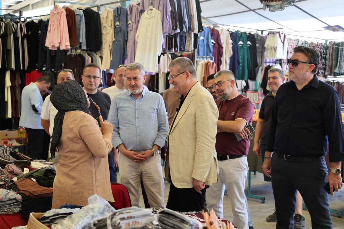 subasiogluMS's tweet photo. Kayıhan Pazaryeri’ni ziyaret ederek esnafımıza hayırlı işler diledik, alışveriş yapan hemşerilerimizle sohbet edip talep ve önerilerini dinledik.
Güler yüzleri ve sıcak sohbetleri için tüm esnafımıza ve hemşerilerimize teşekkür ediyor, bereketli kazançlar diliyorum. https://t.co/zj4n5lhDUZ