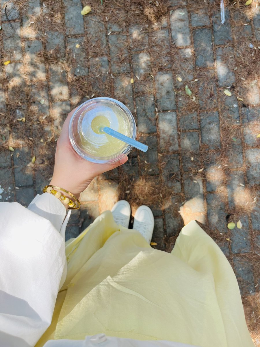 __haticekocak's tweet photo. şeker tadında bir cumâ
ve limonata şenliği 🍋 https://t.co/xxZh1KjXo5