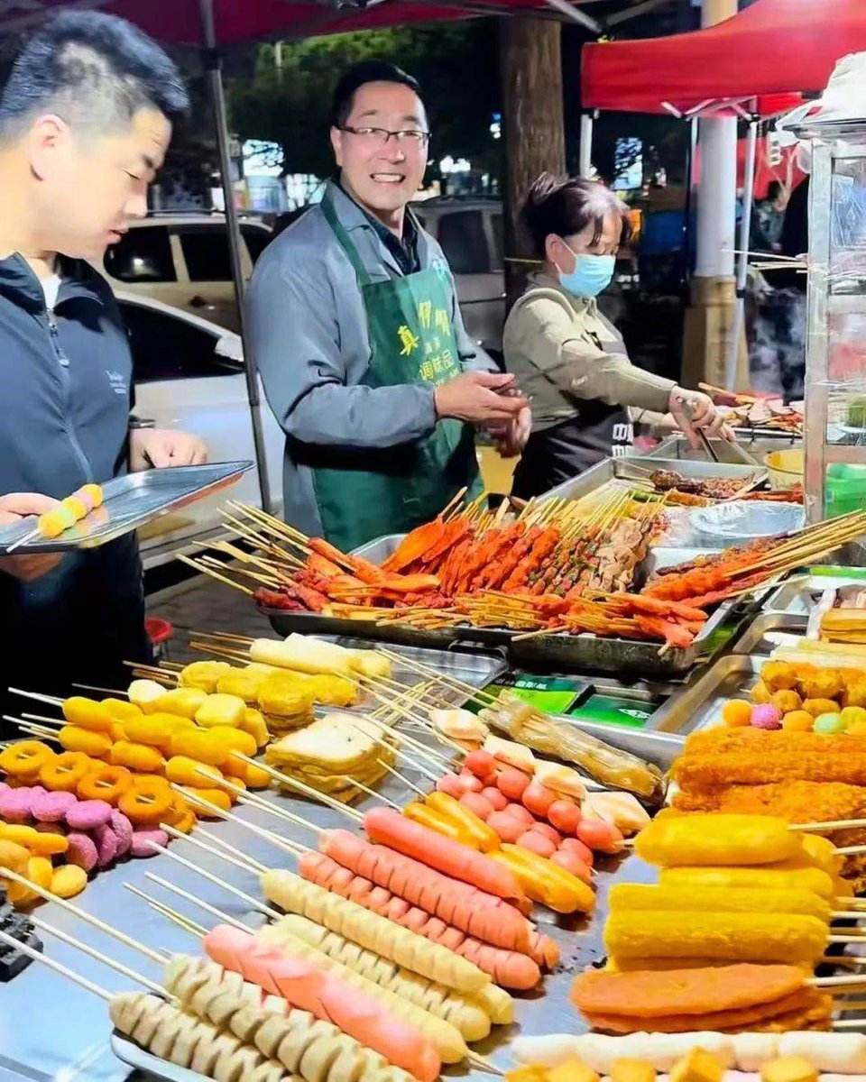 Kyleroil's tweet photo. Craving crispy fried squid skewers from the night market Crunchy, savory, and totally street-food vibe—perfect for a quick, delicious bite under the warm lights!， https://t.co/QrS1tS3Lls