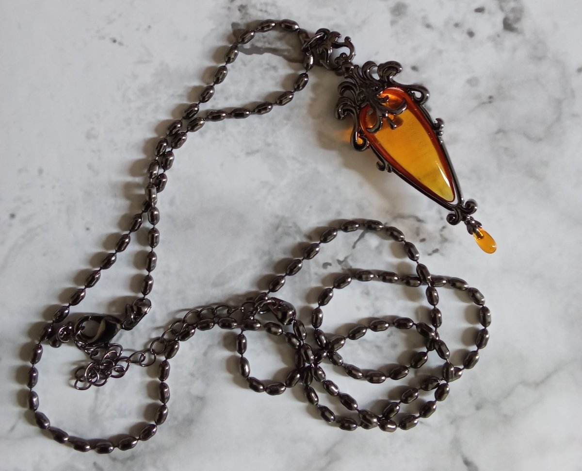 cnlearner2250's tweet photo. 🎩 LOTM / LORD OF THE MYSTERIES merch 🎩
time for divination! Klein's topaz pendant from the donghua ✨ I already had two (novel version)
#lotm #lom #lordofthemysteries #lordofmysteries #诡秘之主 #kleinmoretti @LOM_officialEN @OfficialYuewen https://t.co/zeJNJp9aow