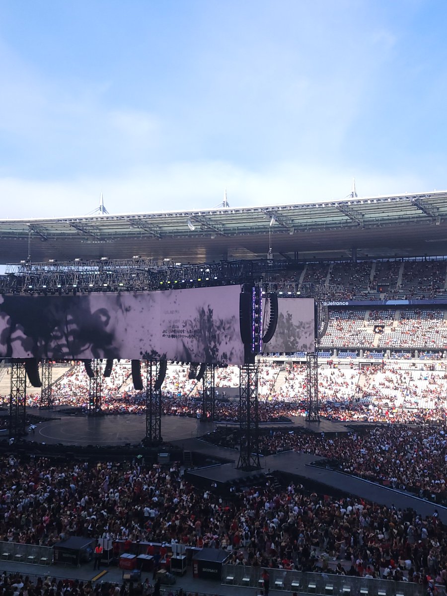 btslinkita's tweet photo. I'm in the stadium, see you later 😭 https://t.co/VDPg9cdm7a