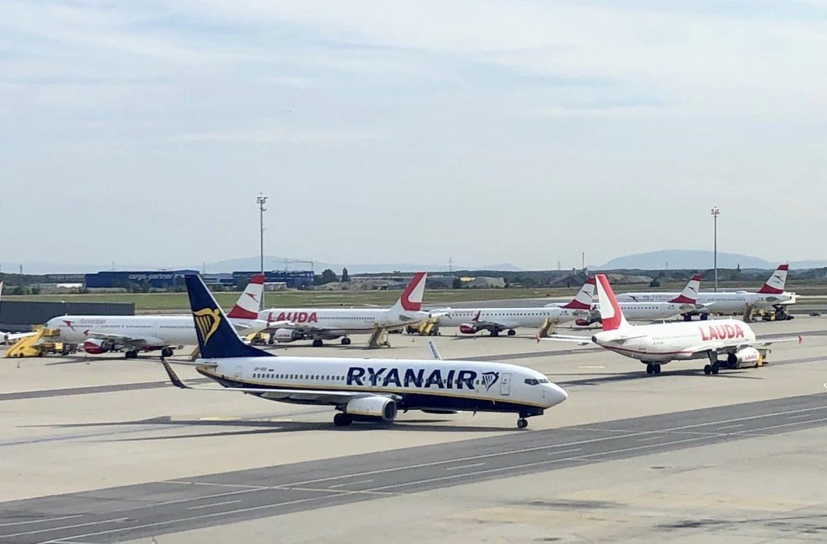 HofmannAviation's tweet photo. #CEOinterview with Andreas Gruber from LaudaMotion GmbH, part of the Ryanair Group. Lauda plans to extend its Airbus A320 lease contracts after deciding that A320neos are too expensive under current market conditions.
@Ryanair @Airbus https://t.co/VETPeXj6NR