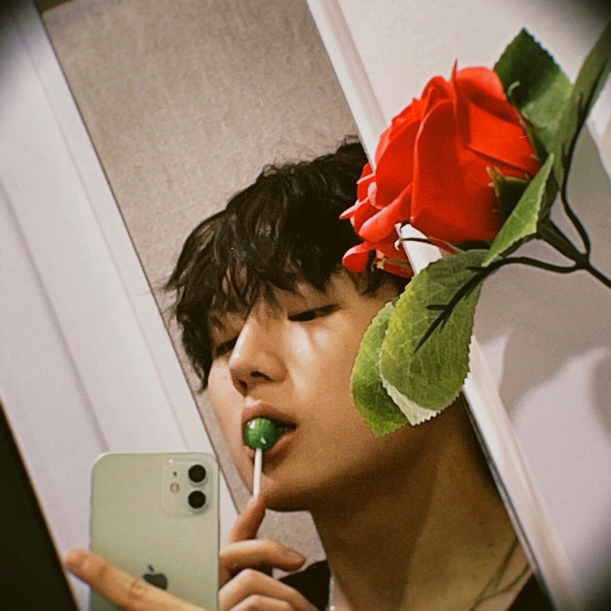 _s_tay34's tweet photo. 여전히 fun and hot here
그냥 have fun we love here
#OnlyBSelcaDay #OBSD #JustB #저스트비 @JUSTB_Official @JUSTB_twt #이건우 #GEONU #LoveInteraction https://t.co/6gazAWZ55x