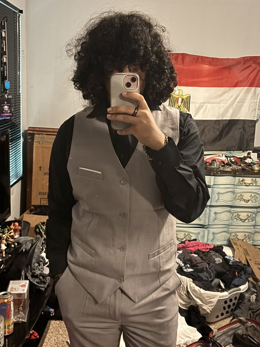 NotInventorY's tweet photo. First time wearing a suit ever I look okay I think https://t.co/yuumNB76Z7