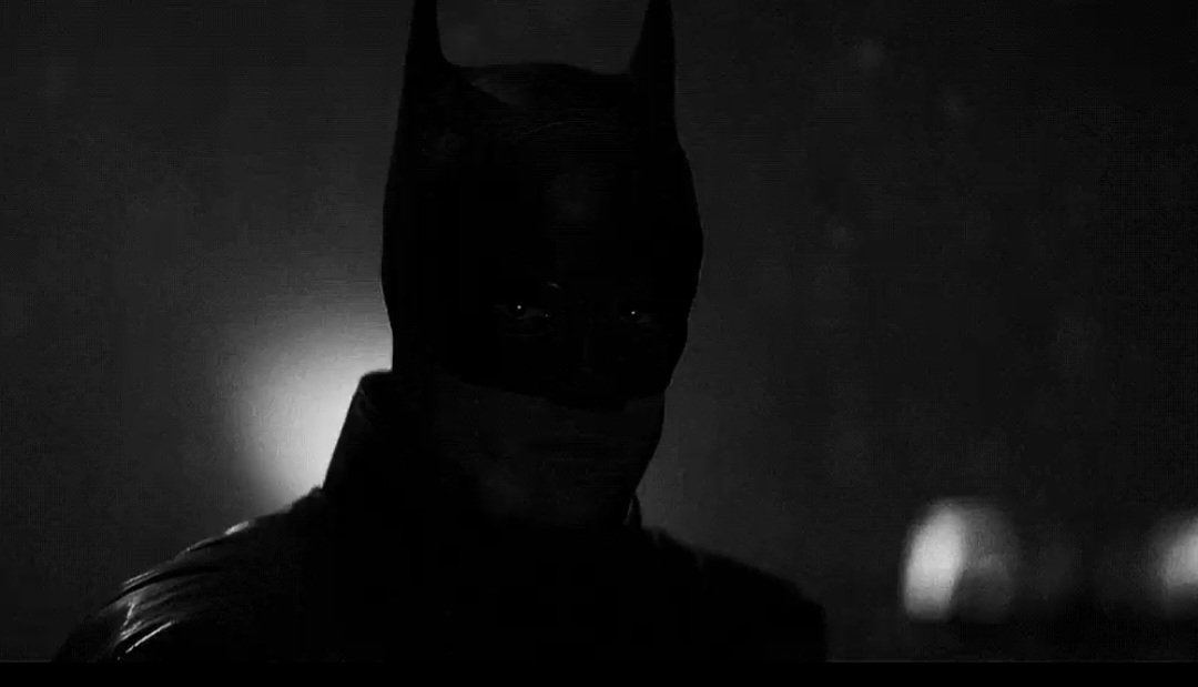 TheBatstan's tweet photo. No wonder why the criminals were so scared of every dark corner in The Batman, I'd shit myself too if I saw this staring back at me. https://t.co/RlTrhNBCfL