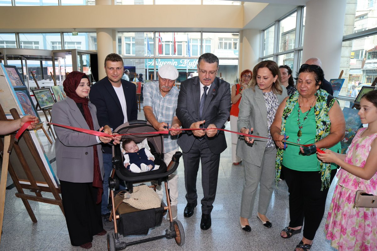 ahmetmgenc's tweet photo. SMA Tip 1 hastası Erdem Özmen evladımıza destek olmak amacıyla düzenlenen resim sergisindeyiz… 🖼️

Sanatseverlerin ve duyarlı kalplerin bir araya geldiği bu anlamlı sergide, Erdem’imize umut olmak için katkı sağlayan herkese teşekkür ediyorum.❤️ 

Rabbim şifalar versin. https://t.co/wo3XQfcqSW