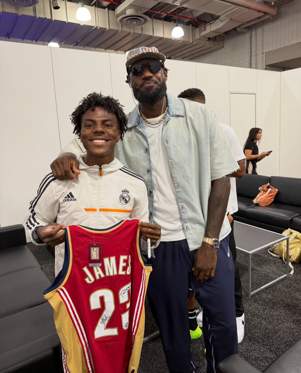 mitchell_ness's tweet photo. . @ishowspeedsui gets the Mitchell &amp; Ness throwback Cavs jersey signed by @KingJames. 👑

Dreams for an Ohio kid coming true at @FanaticsFest. https://t.co/DUIi3QW6RW