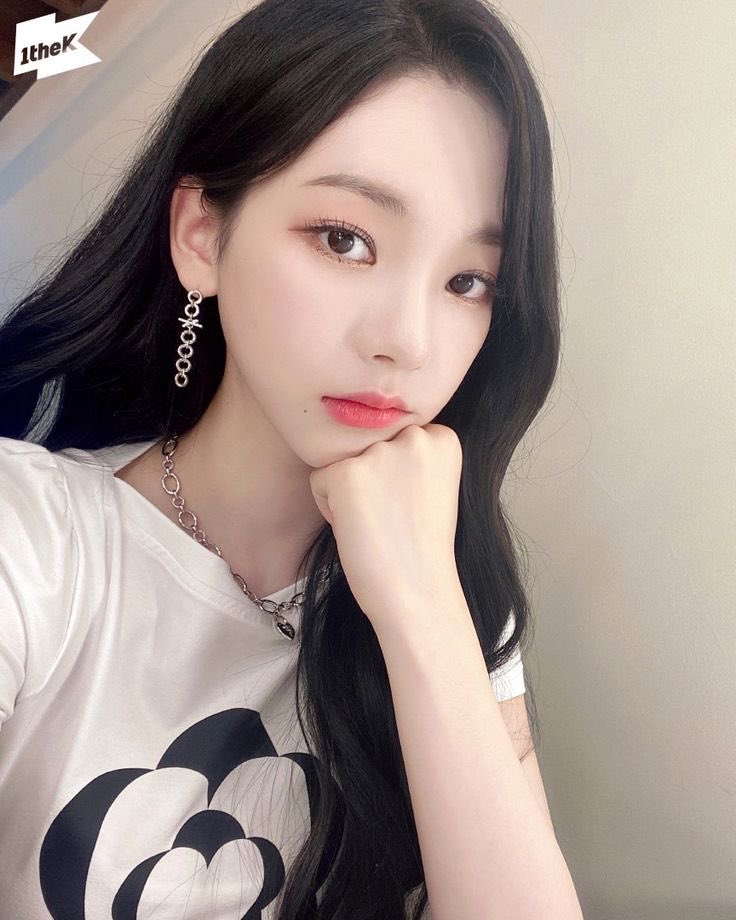 ji_xinn's tweet photo. 쨍한립이 잘 어울리는 여자 #KARINA https://t.co/uvhC77Fblz