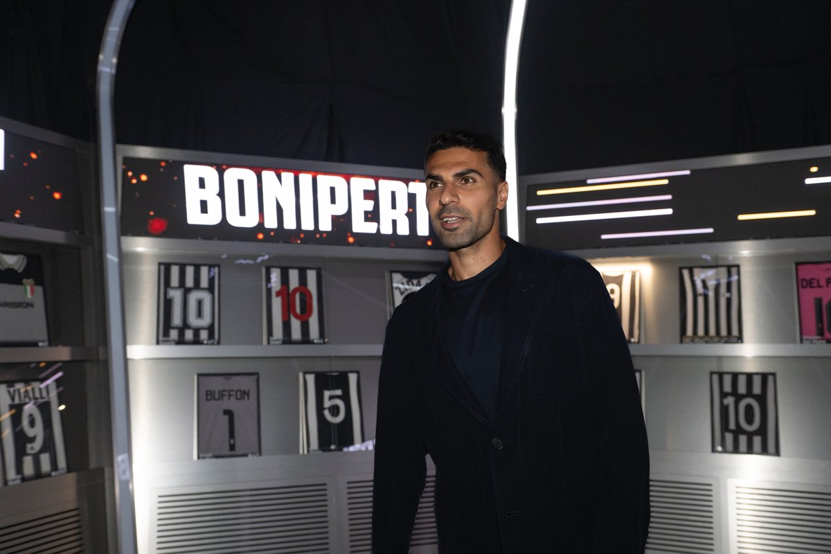 juventusfc's tweet photo. ✨✨ https://t.co/QtWpUgykLv