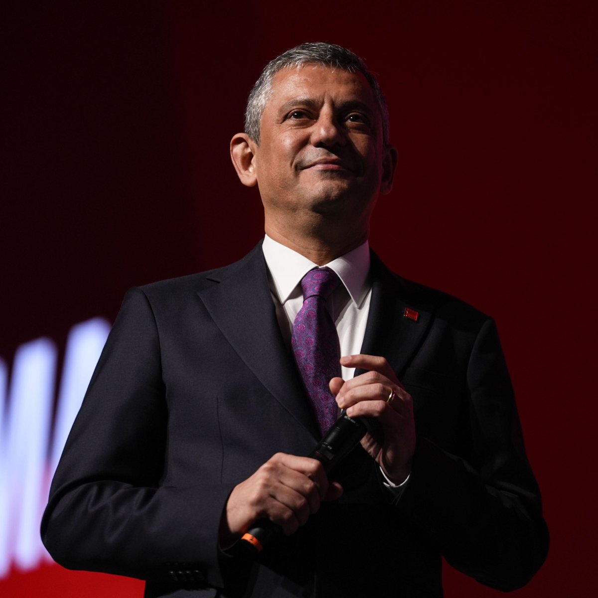 CHP'de Liderlik Tartışmaları Kızıştı: Özgür Özel'den "Partiyi Geri Alacağız" Mesajı