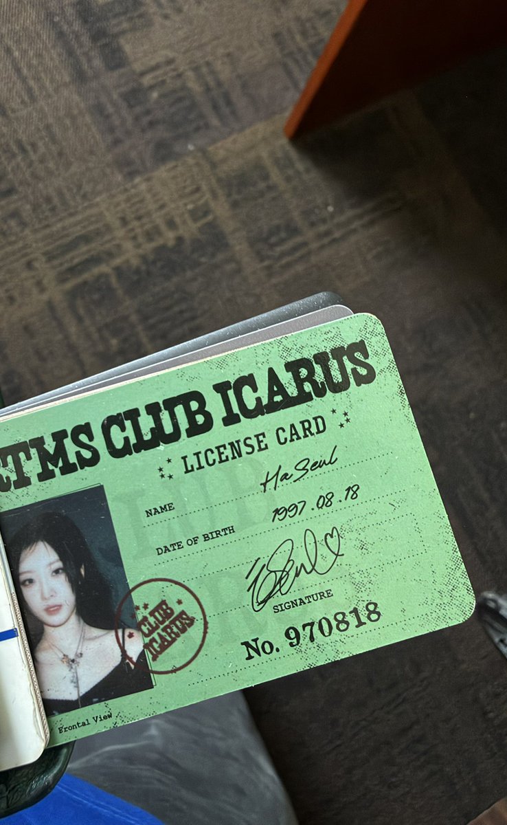 shimoluv's tweet photo. i went to my uni to pick up my diploma and i almost handed them haseul instead of my student id https://t.co/EL9HNMsRxj