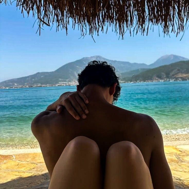 dogalyasalar's tweet photo. Cilt bakımına ihtiyacınız yok, şunlara ihtiyacınız var:

- Güçlü karaciğer = cilt altında toksin yok
- Yüksek CO2 = cilde kan akışı
- Zerdeçal & Zencefil = parlak cilt
- Devedikeni & Karahindiba = temiz vücut
- Tereyağ & Yumurta = yağda çözünen vitaminler
- Kolajen + jelatin = yapı & inşa
- Meyveler = ışıltı için polifenoller
- Tohum yağı yasak = iltihaplanma yok
- Güneş ışığı 15 dakika = kolajen sentezi