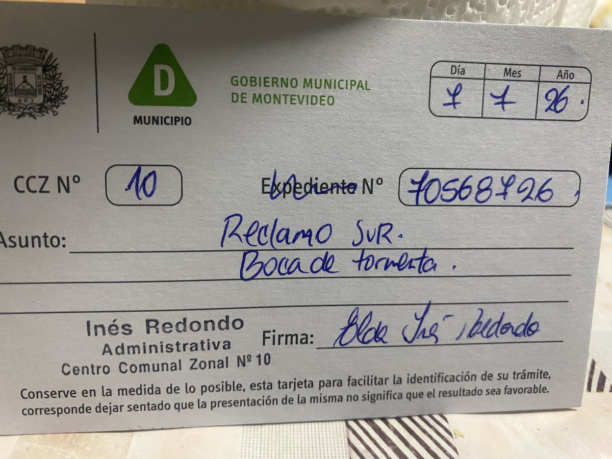 WalterV30010934's tweet photo. @Leoherou Acá en P Blancas ignoran los reclamos ,calle totalmente sucia ,bocas de tormenta tapadas, el cordón no existe más ,se lo comió la mugre,para que dan un número de reclamo si después no les importa? https://t.co/Oy2TcSsfTc