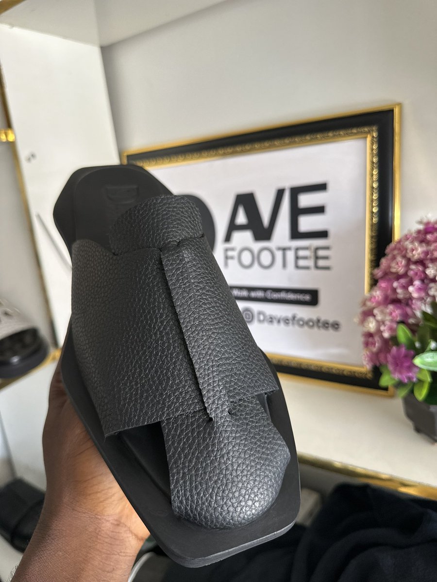AbujaShoemaker's tweet photo. Which color would you like for these slide mules? We have several beautiful options available.

#davefootee #fypシ゚viral #abuja https://t.co/I078s6Pvd1