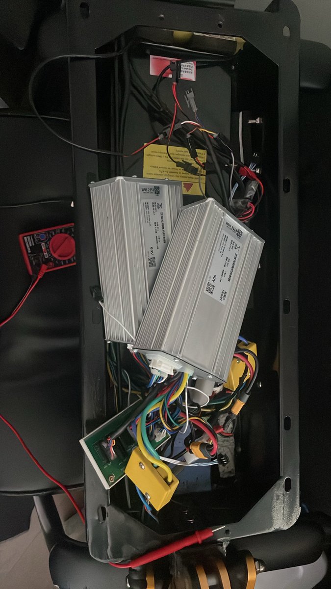 VoltRiders's tweet photo. Got really busy over the week with this repair and boy has it been a hassle

Making a product without sharing a diagram is a disservice to your customers and repair shops

Especially when wires are being connected that are not the same colors🙃 https://t.co/kkhS9F8op0