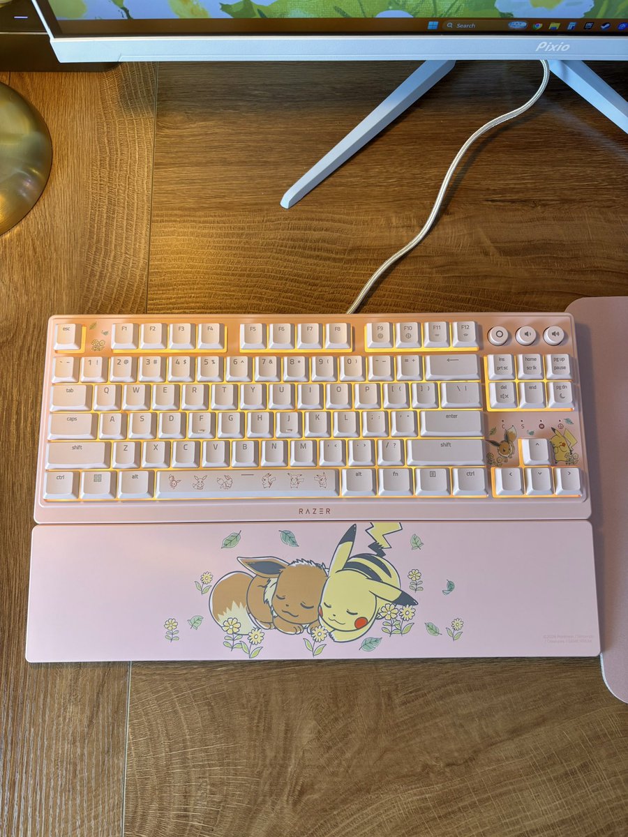 eeveeclementine's tweet photo. Pikachu &amp; Eevee Razer x Target 🌼🍃 Everything is even prettier in person! 🌷@Razer https://t.co/vR2T9L8zWJ