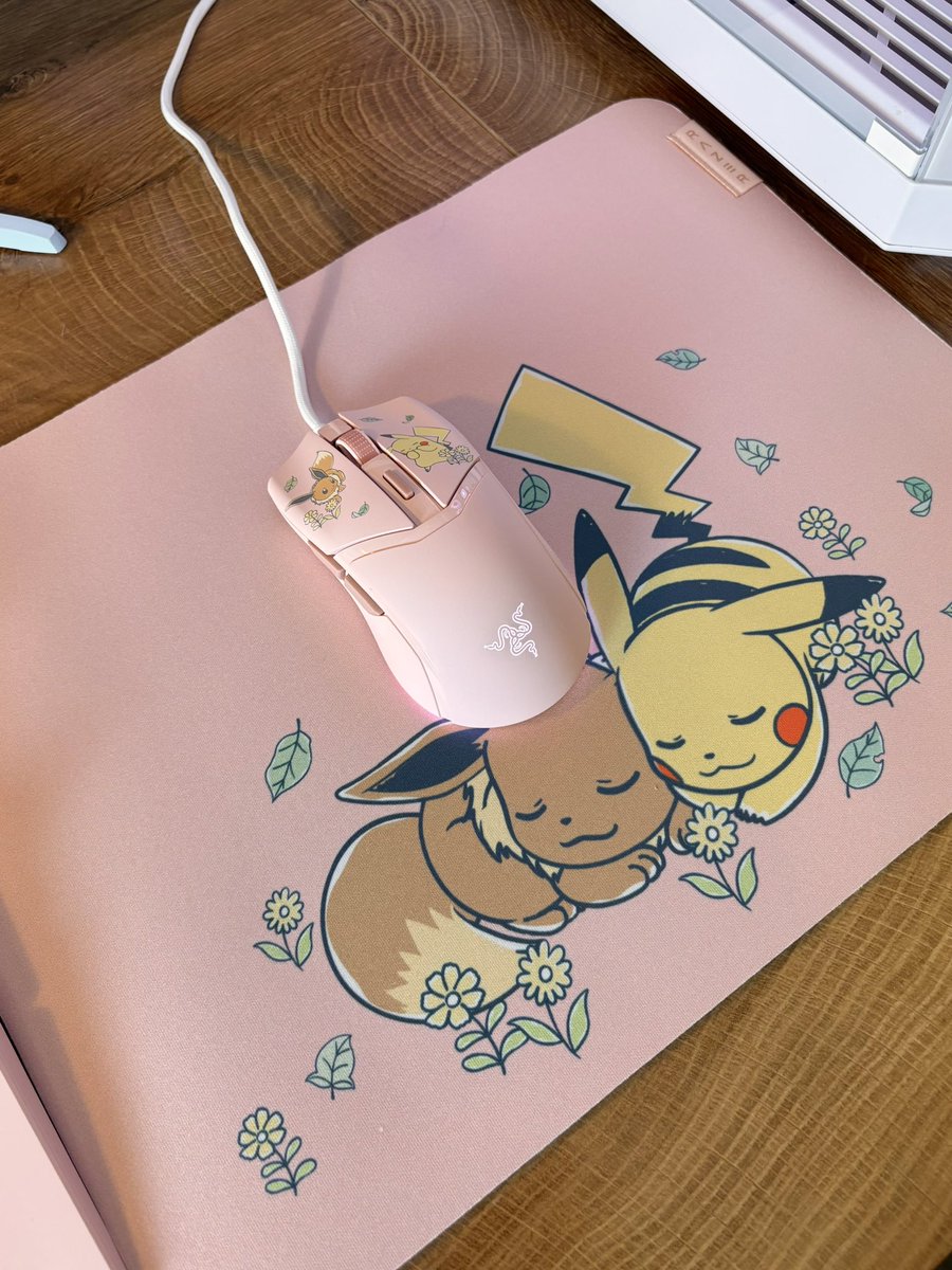 eeveeclementine's tweet photo. Pikachu &amp; Eevee Razer x Target 🌼🍃 Everything is even prettier in person! 🌷@Razer https://t.co/vR2T9L8zWJ