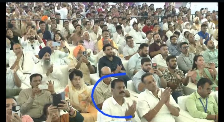 TheStateLens's tweet photo. Hahah 
Scenes from ModiJi's rally today 😂😂

DemoCrazy https://t.co/qiZUrZ8CQV