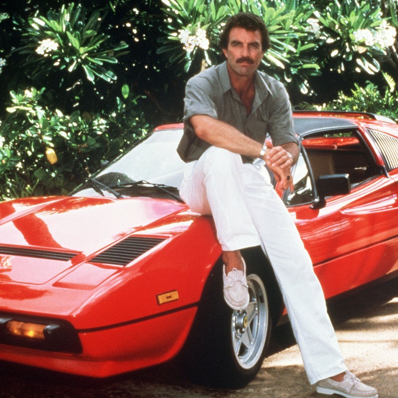 DDRETRO1969's tweet photo. 📺TV-KULT📺Die Privatdetektivserie "MAGNUM" [USA 1980-88] mit 162 Folgen ist eine der beliebtesten TV-Serien der 80er Jahre. Thomas Magnum (Tom Selleck) löst auf Hawaii knifflige Fälle. Seine Freunde Rick und TC helfen ihm dabei. Ein Remake 2018 mit anderen Schauspielern floppte. https://t.co/42LBnTtx3V