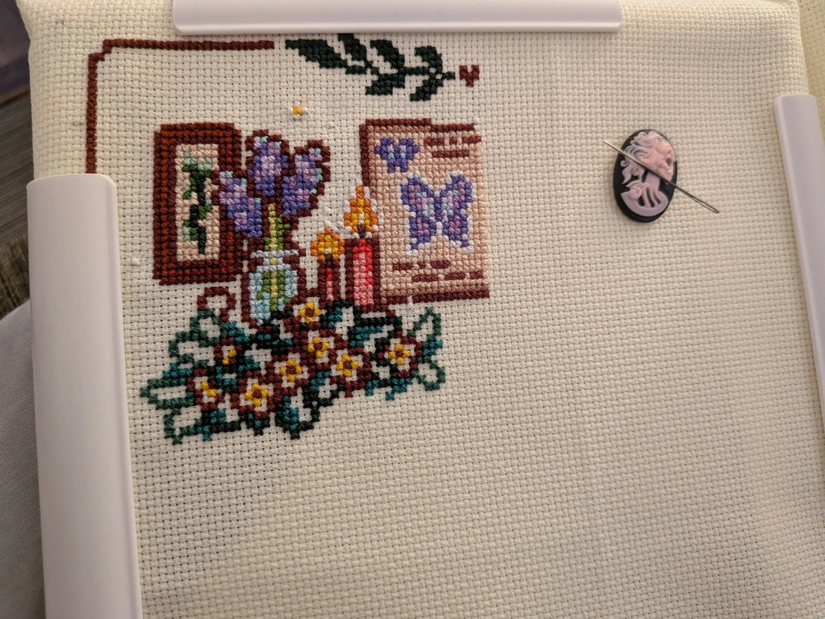 SnuggleBunArt's tweet photo. slow progress lately as the heatwave has made me goo 😅
Pattern: The Herbalist by Loombug on Etsy 
#crossstitch #embroidery #sewing https://t.co/87zKISBsPQ