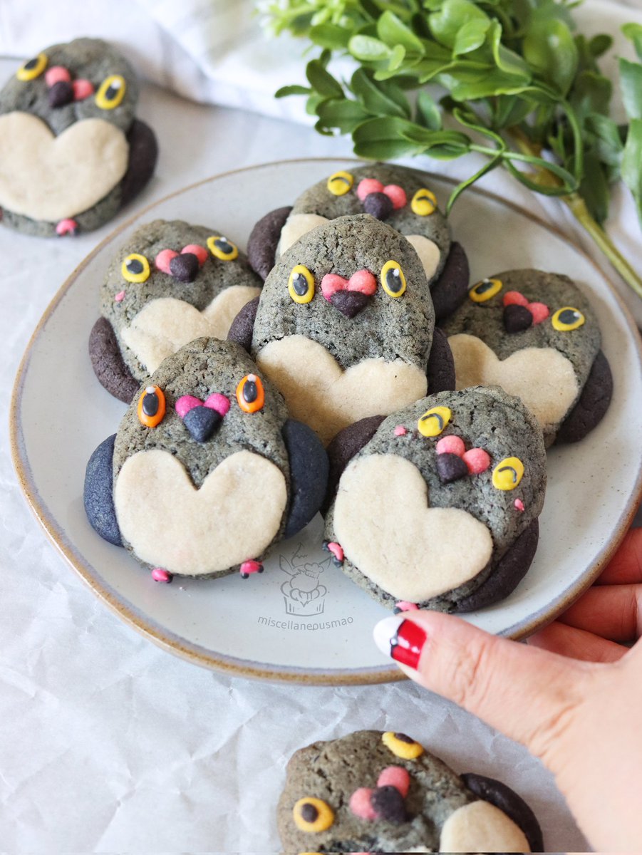 MiscMao's tweet photo. Pidove cookies in the city 🩶🏙️ Made these silly birds to give out and represent NYC during last week's #PokemonGOFest2026: Global 🎉
#pokemongo #pokemoncookies #pidove #マメパト https://t.co/cmbosCOt63