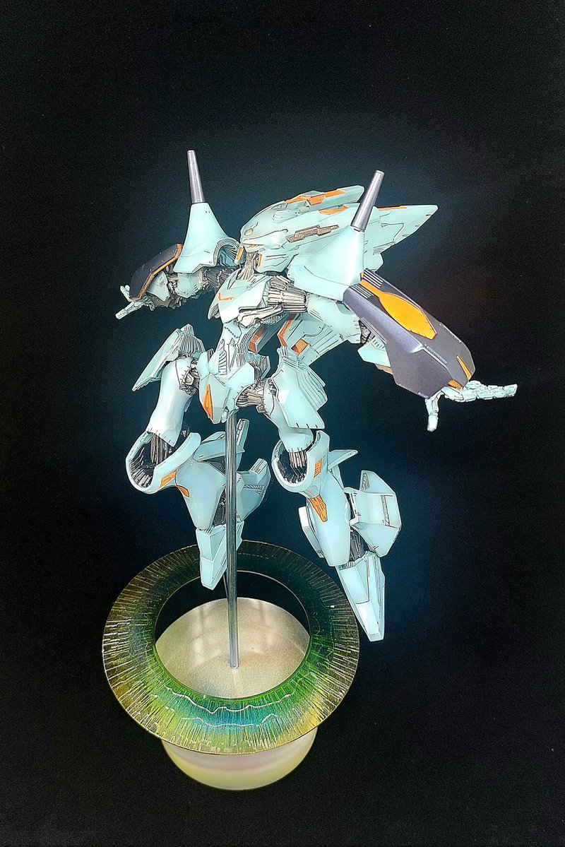 nikodavy09's tweet photo. シリコントライブ   1/72ネリーブレン
原型:西山浩光さん
完成&amp;撮影しました。
DVD特典ポスター見て超絶モールドのキットをポーズ変更。どうなるかと思いましたが…なんとかなるもんです😅
アクリル台座を誂えてエフェクトも付けたら中々の再現度になったかと。
#シリコントライブ 
#ブレンパワード https://t.co/E1hl35pAET