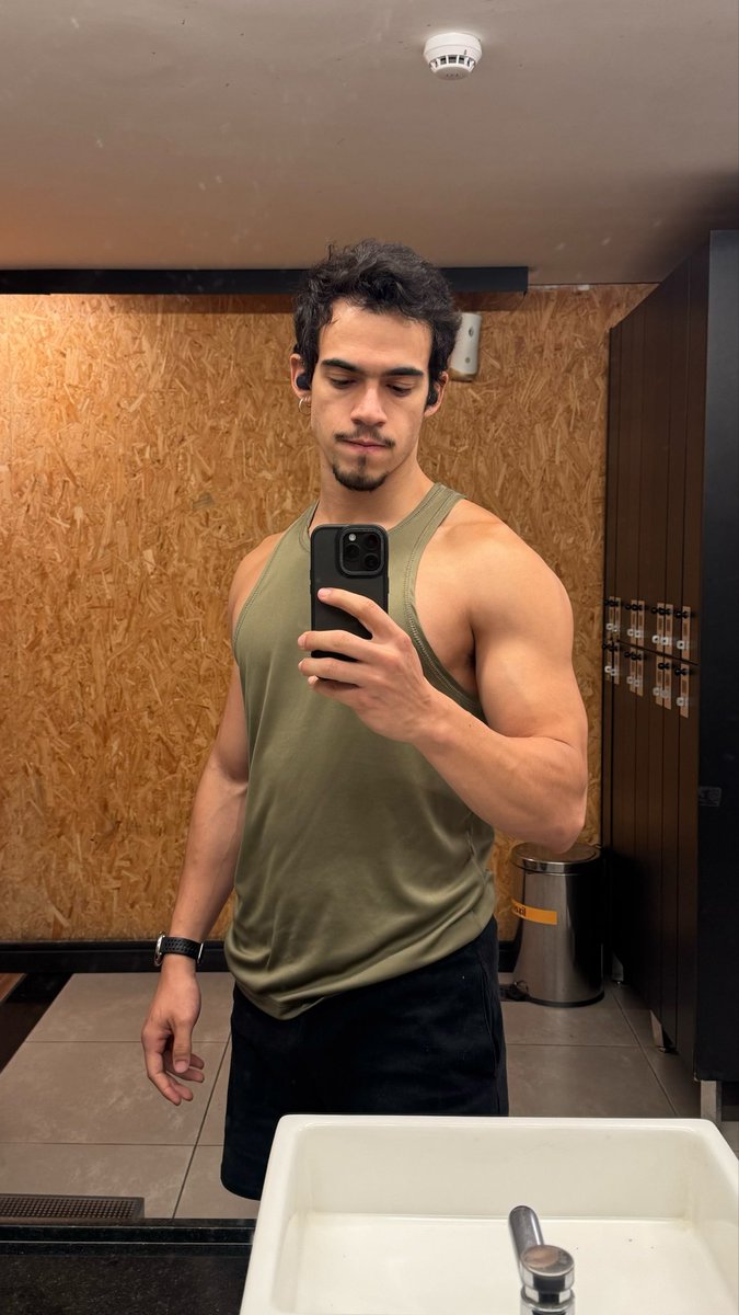 andrreborges's tweet photo. malheiii 😁 https://t.co/QGdpodsobI