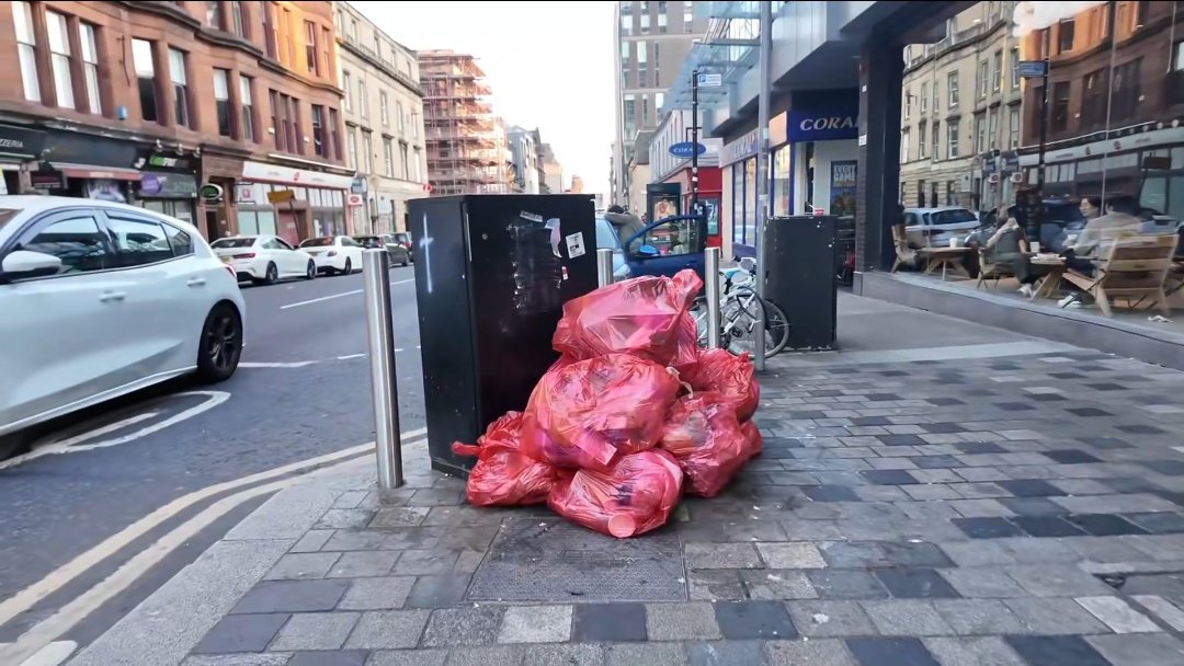 jamesmcaveety's tweet photo. I've never seen so many arguments over bin bags in all my twenty nine years of existence. https://t.co/s4dg8n8oIb