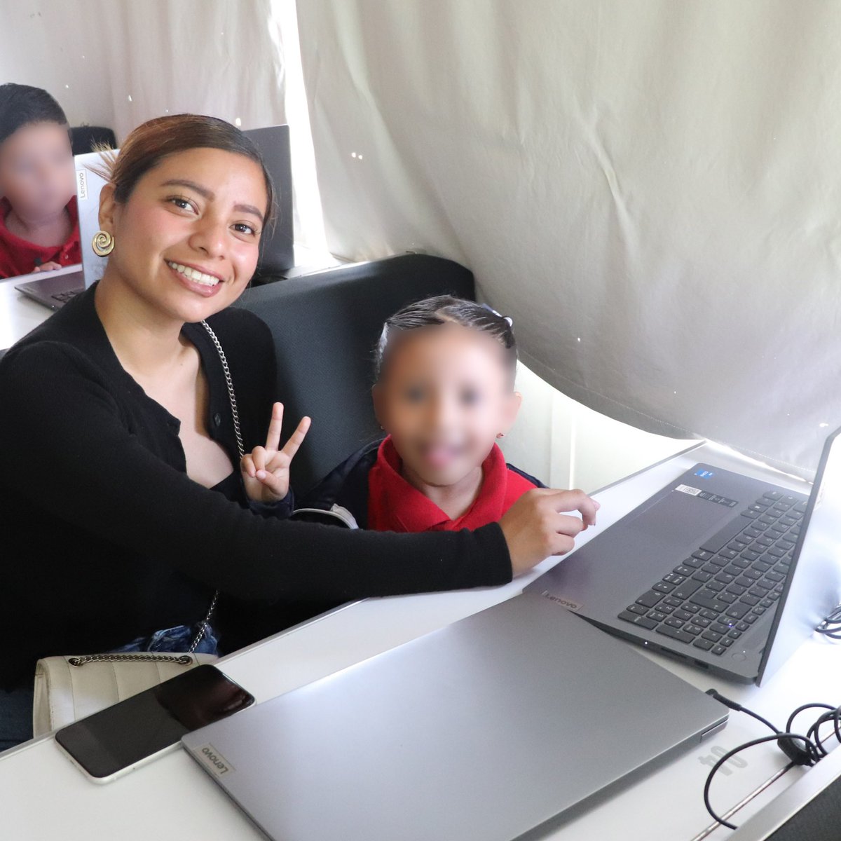 DesarrolloEduc4's tweet photo. ¡Aprender a reconocer las emociones también es aprender a convivir! 💙 
Niñas y niños del preescolar "Profa. Agustina Ramírez", de Coatepec, fortalecieron su bienestar socioemocional, la empatía y el respeto; actividades importantes para la Subsecretaría de Desarrollo Educativo. https://t.co/b91lIgBohX