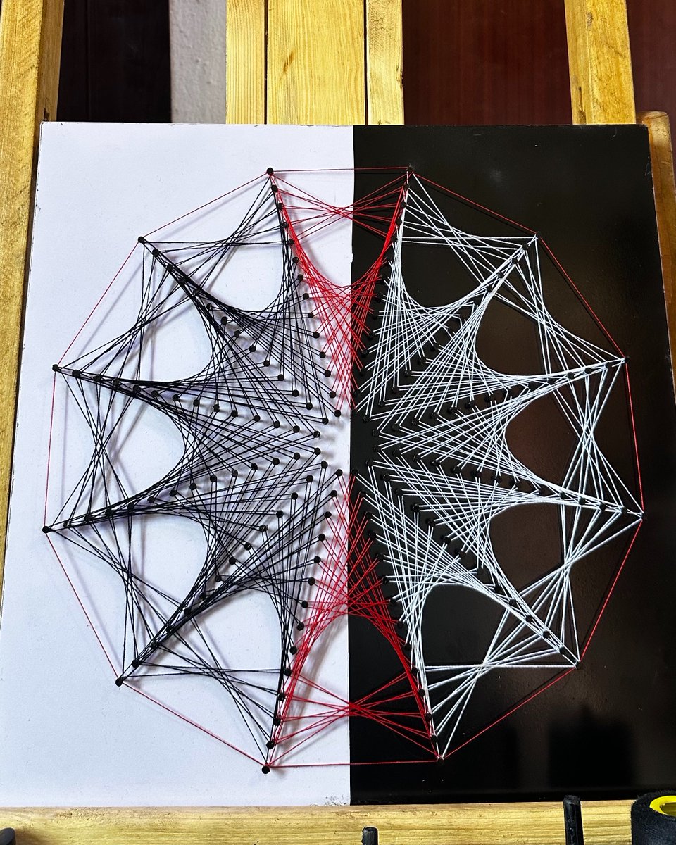 Halalb0y's tweet photo. My latest string art piece “BloodLine”.

This would seat pretty in your room❤️ https://t.co/CHsIrORfV9