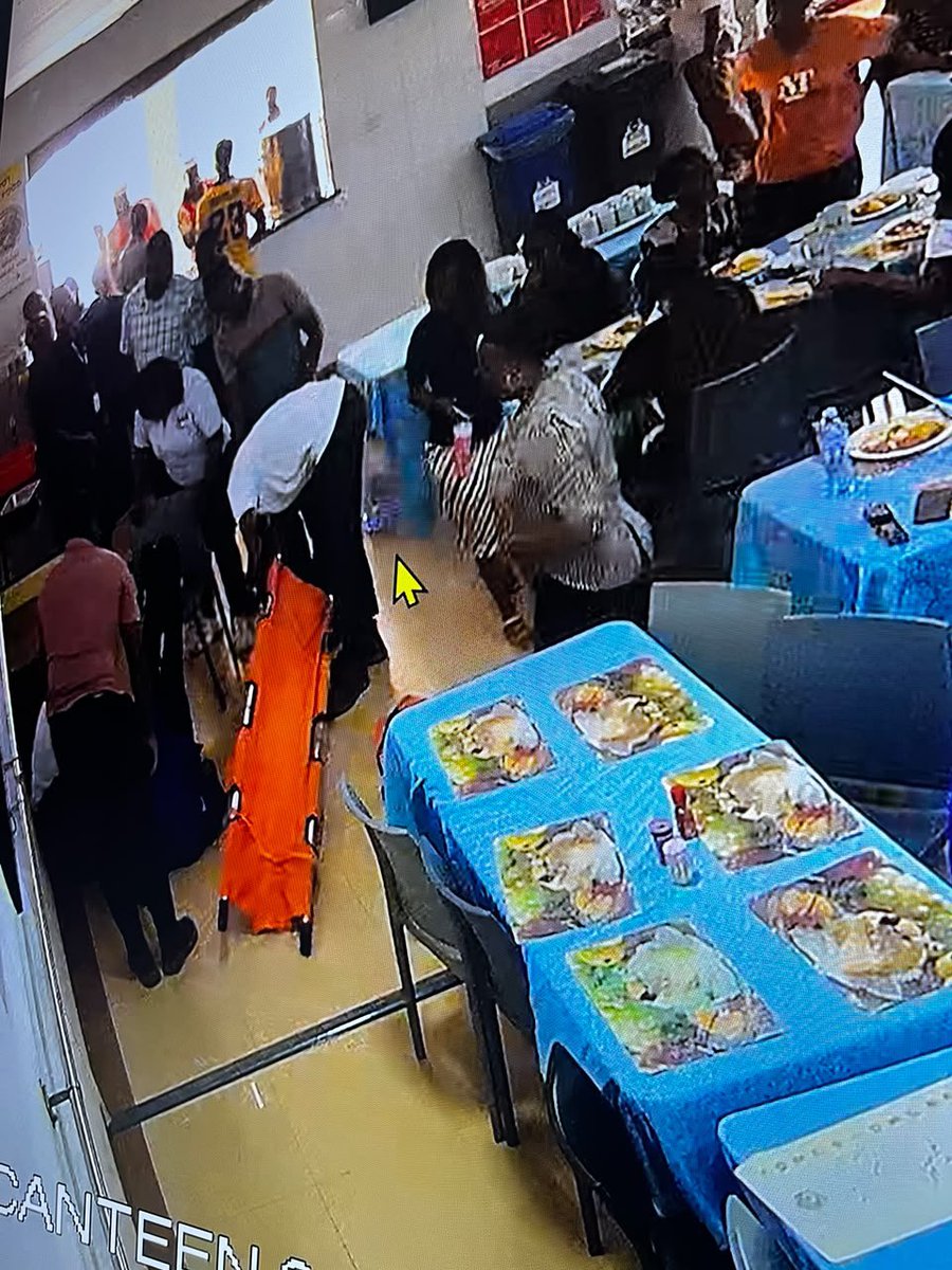 okotel's tweet photo. Scenario: It is a hot, busy day, and the food line is packed. A staff member tells the person next to him that he feels lightheaded and dizzy. Moments later, he faints and drops to the ground, remaining completely unresponsive for 20 seconds https://t.co/MoWCduYzNc