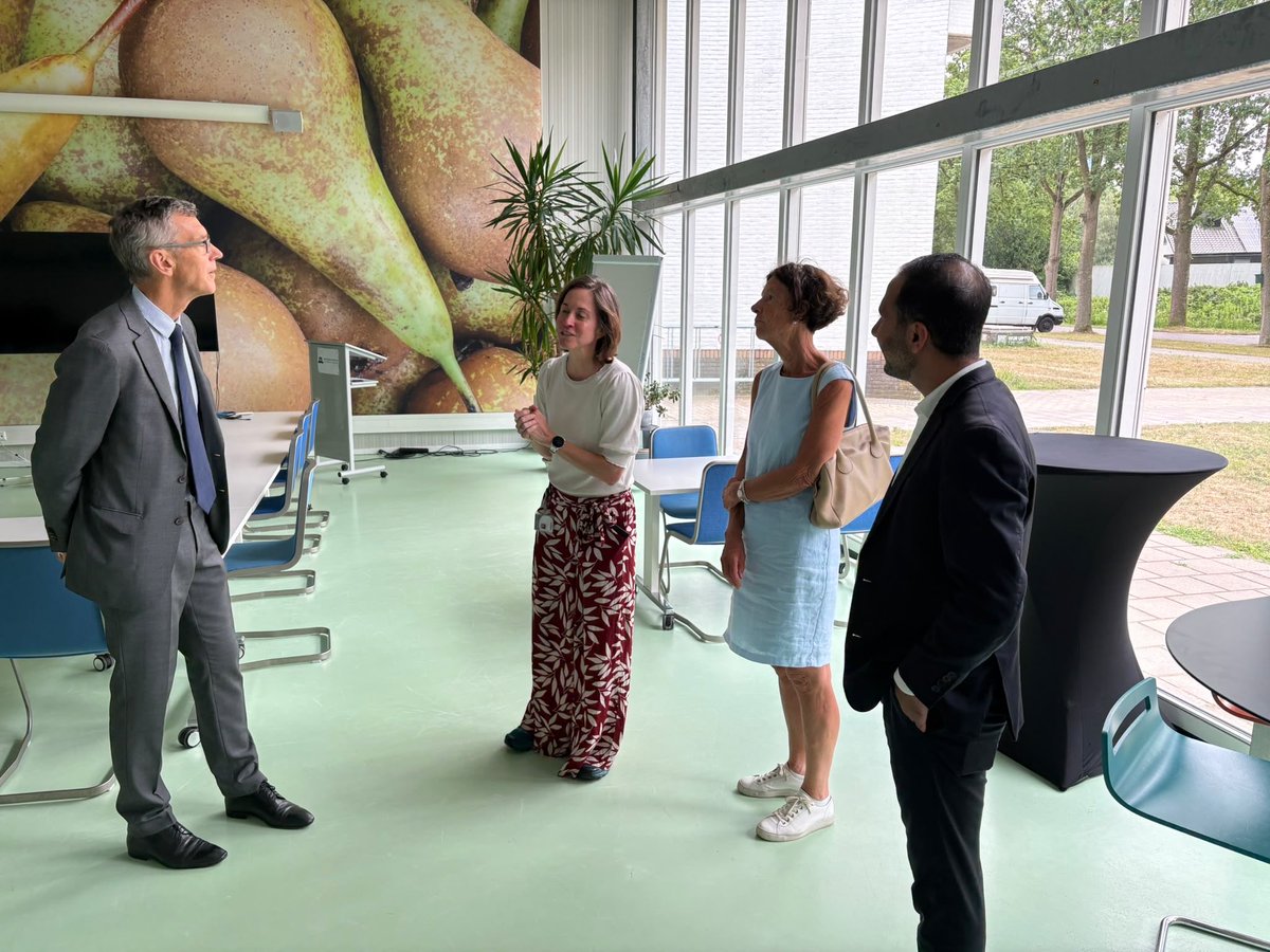 frank_mollen's tweet photo. How can the Netherlands help Lebanon's #agriculture and #agrifood sector develop its potential further? In the footsteps of Minister @Nizar_Hani , I had discussions at a.o. the world's leading agri research institution #WageningenUniversity. 
Opportunities: ++. Interest: ++ 👍 https://t.co/tZafeBVkPE