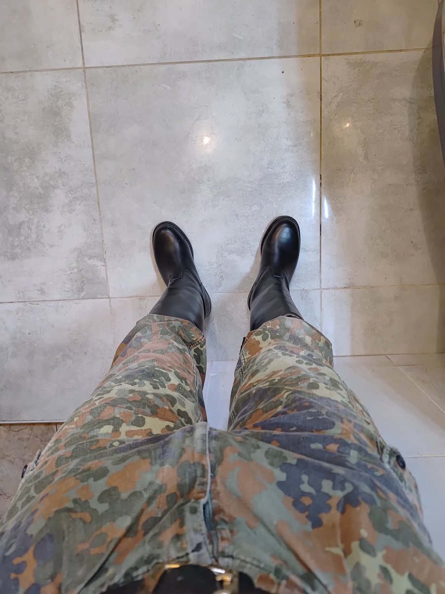 bracius79956's tweet photo. After long week I can finally put on some of my gear and enjoy weekend. Can't wait to smell my sweaty boots later. https://t.co/GqXHhlGSYw