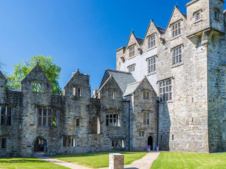 yesjimstheman's tweet photo. Donegal Castle, County Donegal, Ireland!💚🇮🇪☘️Built in 1474 by Clan O'Donnell! https://t.co/oF4cusnK3Z