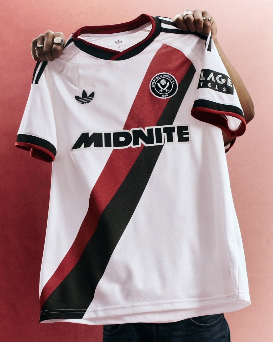 ChampionshpTalk's tweet photo. Sheffield United may have the BEST away kit this season 😮‍💨🔥

#sufc #twitterblades https://t.co/rMLMKdVw9y