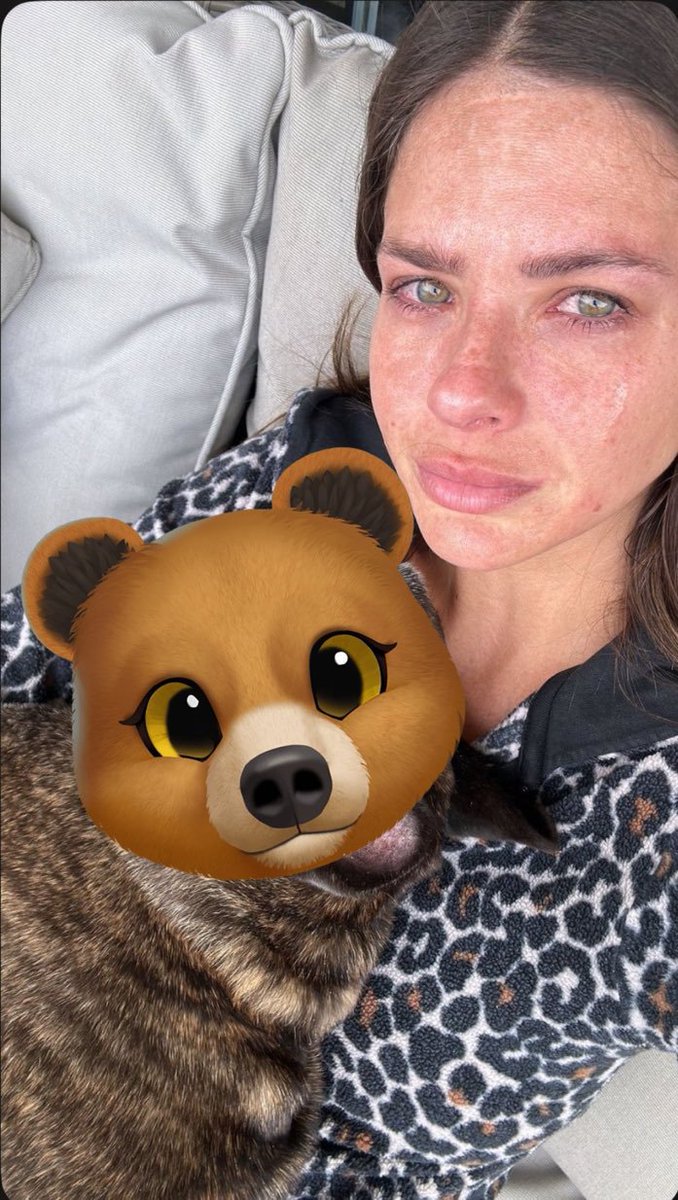 lanablinders's tweet photo. me apareció un edit de messi y la selección con honeybee y decidí que no quiero vivir en un mundo donde messsi no juegue en la selección así que me voy a matar https://t.co/MXWW5mCnIM
