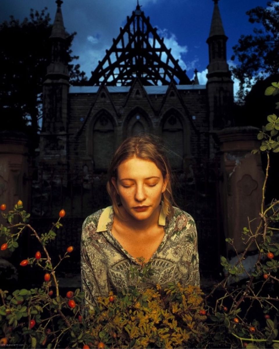 letmefeedonyou's tweet photo. cate blanchett photographed by robin sellick (1994) https://t.co/dIJuDrXUO0