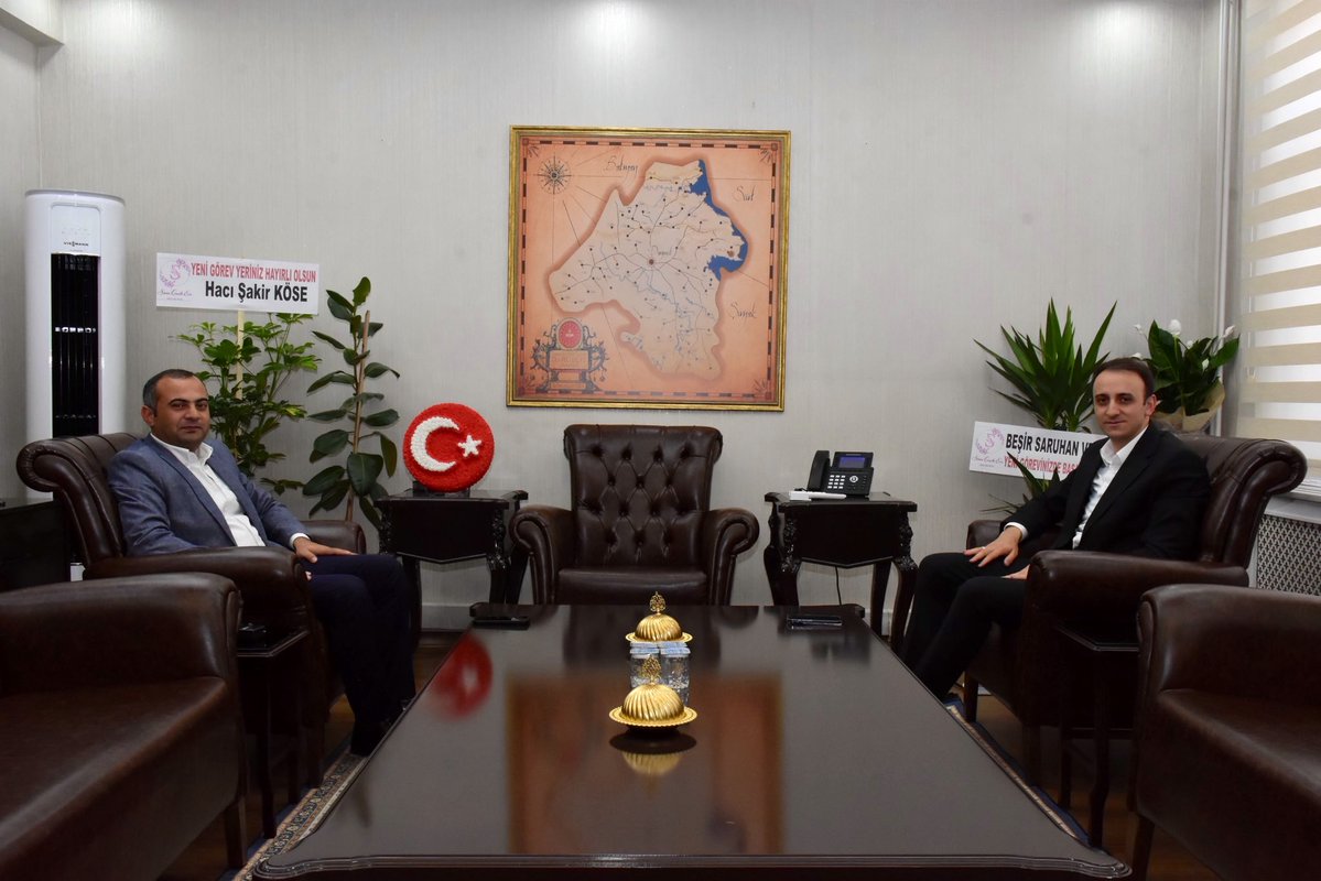 tc_guclukonak's tweet photo. 📍DARGEÇİT KAYMAKAMLIĞI 

Kaymakamımız Sayın Semih MEMİŞ, Dargeçit Kaymakamlığı görevine atanan Sayın Bayram KÖSE’ye hayırlı olsun ziyaretinde bulundu. https://t.co/fQYoGjV3NB