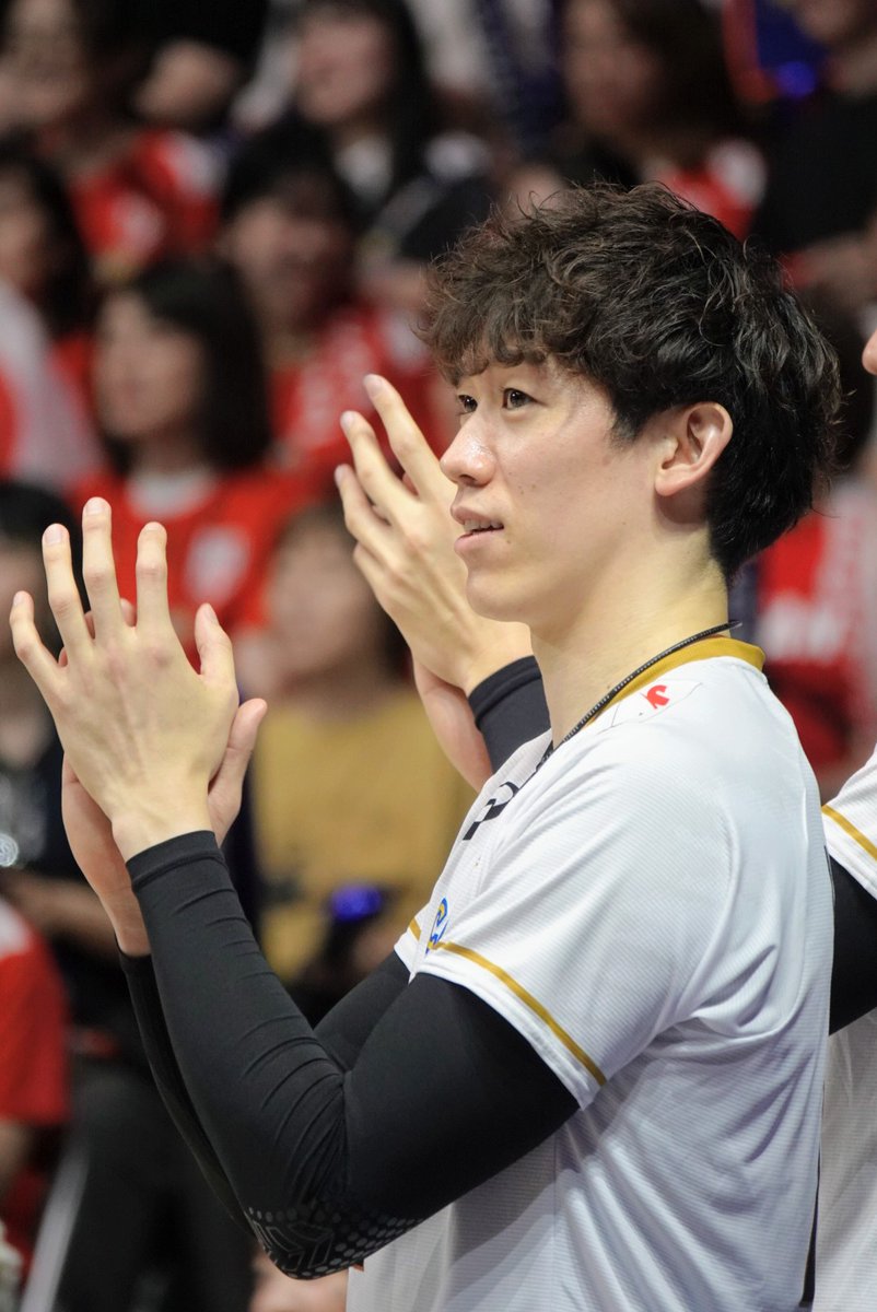 na06_1006's tweet photo. これは手が綺麗な推し
〜小野寺の手も添えて〜

#VNL 
#石川祐希
#VNL2026
#ネーションズリーグ https://t.co/j9HYE453ou