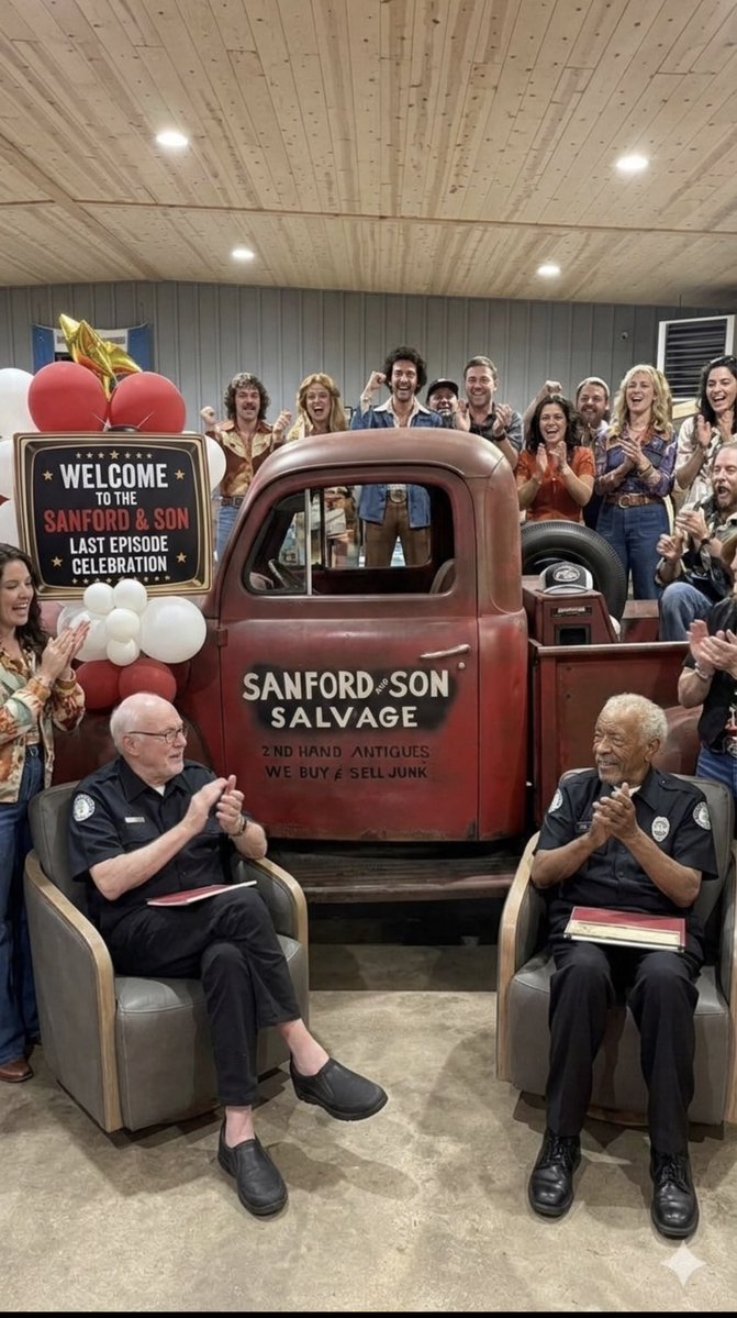 ReddGFoxx's tweet photo. The Sanford and Son “Last Episode” Cast Reunion…Hal Williams Final Public Appearance 
https://t.co/sqHK7JqoZp https://t.co/hHgKmh3Zf8