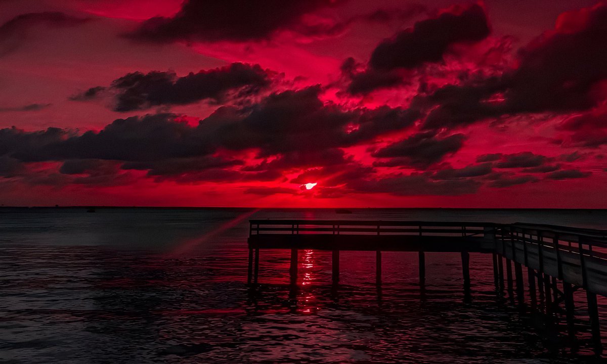 Pure_naturess's tweet photo. Red sunset https://t.co/PhnfKKHNtm