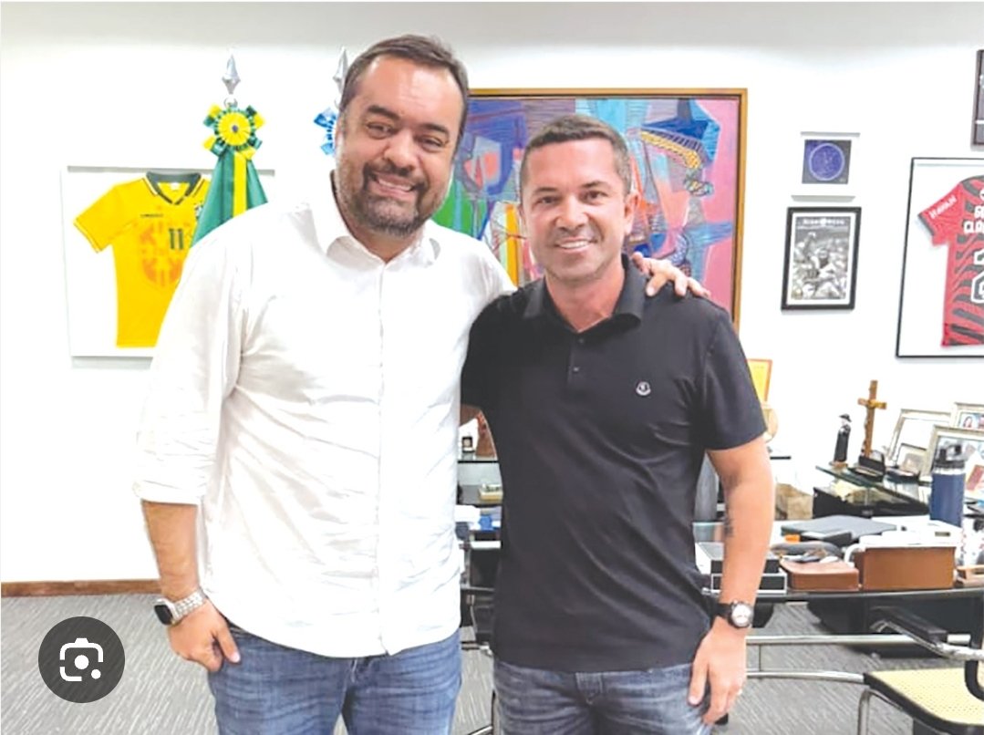 cri77853's tweet photo. O incrível caso do senador da República Flavio Bolsonaro que vive cercado de bandidos a sua volta.
O tal deputado não é do PT mas o esgoto Globo não divulga seu partido que é do União Brasil, partido aliado do TARIFLÁVIO. https://t.co/33bw6bOPWN